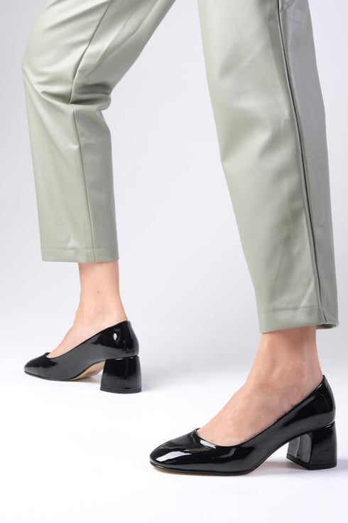 حذاء بكعب عالي لون أسود