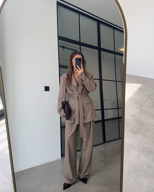 طقم رسمي قطعتين باللون البيج