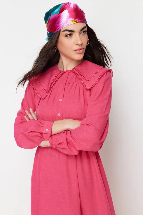 فستان نسائي باللون الفوشيا