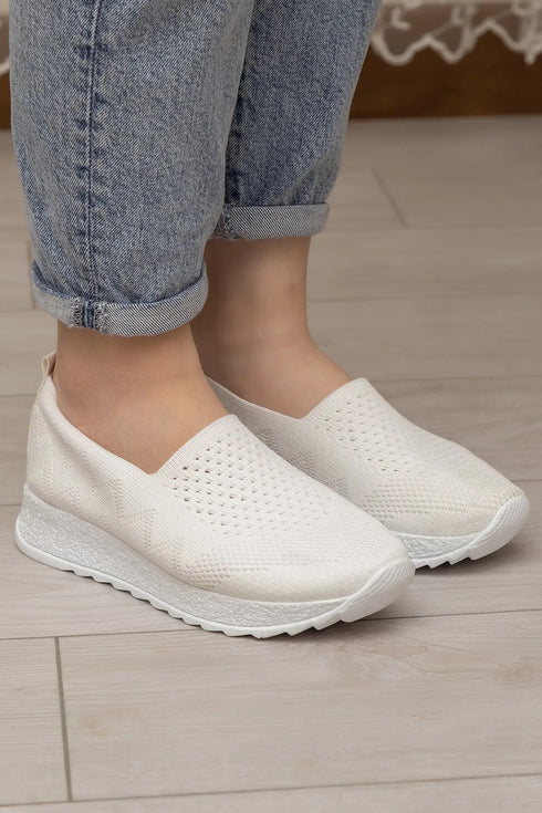 حذاء يومي لون أبيض