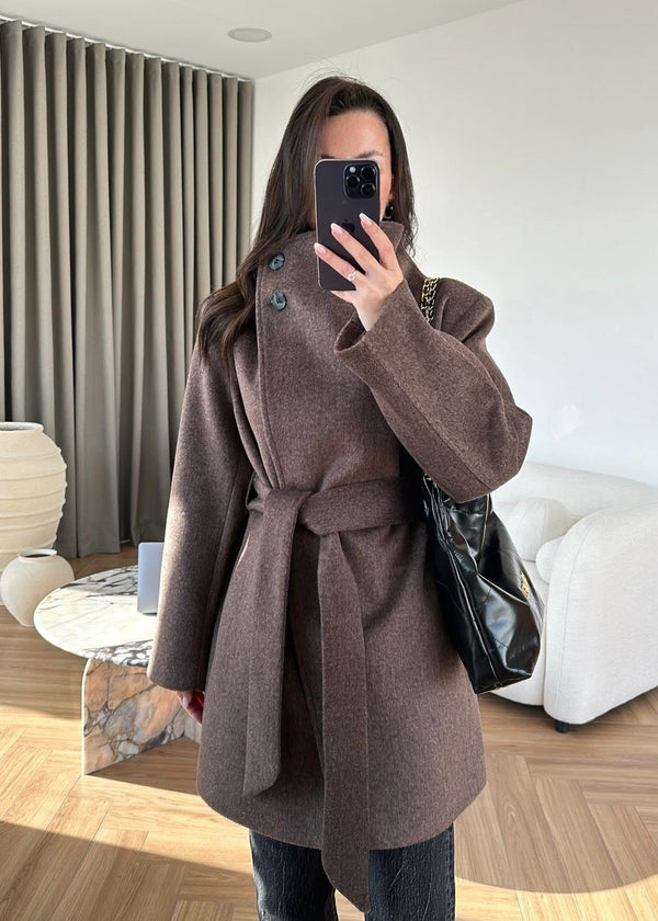 جكيت جوخ أنيق بلون بني