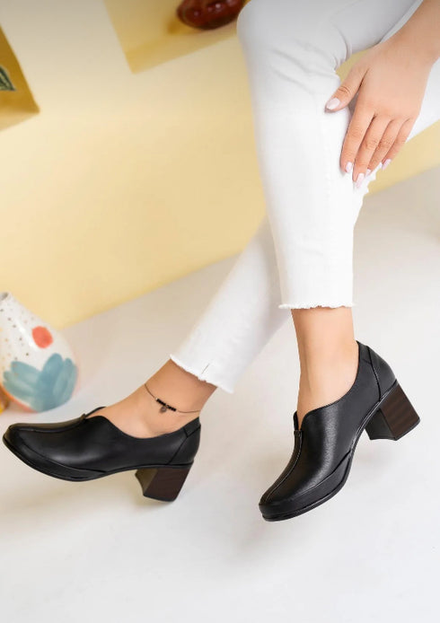 حذاء نسائي بكعب من الجلد الحقيقي باللون الأسود