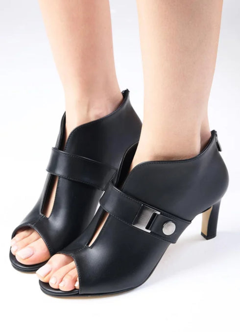 حذاء كعب عالي باللون الأسود