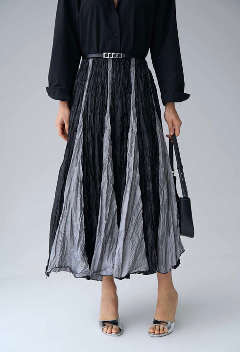 تنورة الفراشة باللون الأسود