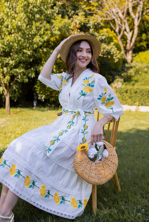 فستان مطرز - أبيض