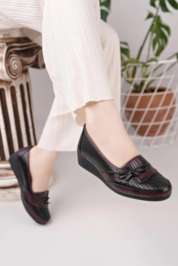 حذاء نسائي بكعب لون عنابي