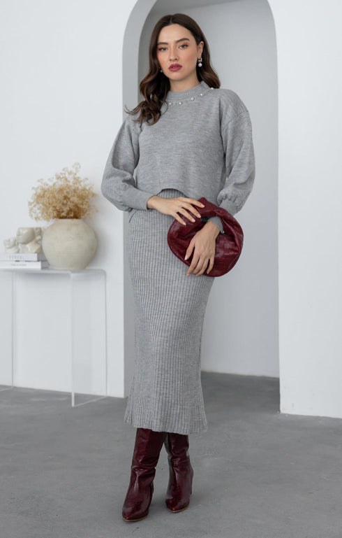 طقم تريكو نسائي بتفاصيل لؤلؤية - لون رمادي