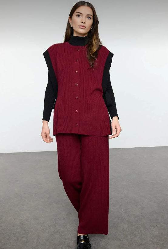 طقم تريكو باللون الخمري