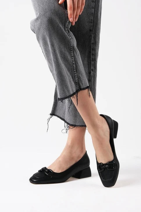 حذاء كعب قصير - أسود