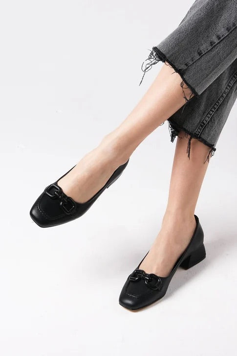 حذاء كعب قصير - أسود