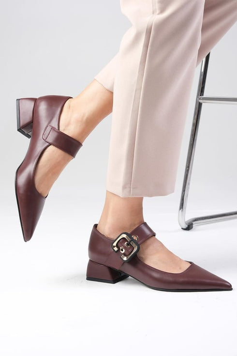 حذاء بكعب قصير لون برغندي