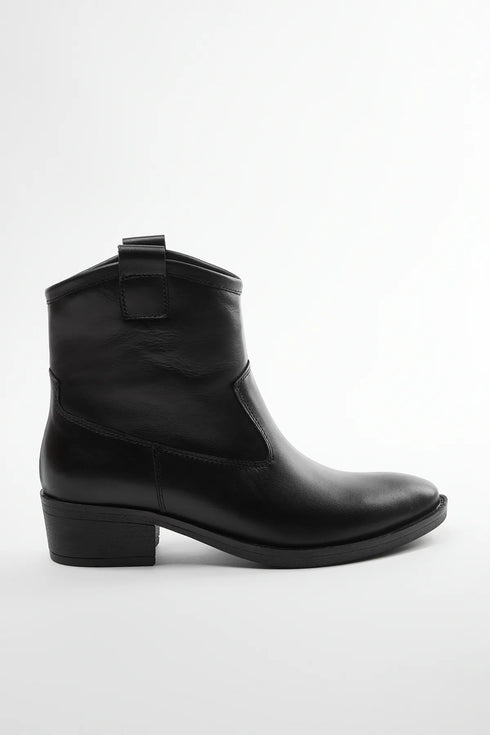 جزمة جلد حقيقي لون أسود