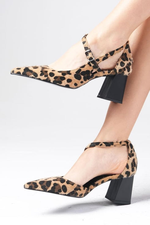 حذاء بكعب عالي بنقشة تايجر