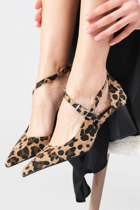 حذاء بكعب عالي بنقشة تايجر