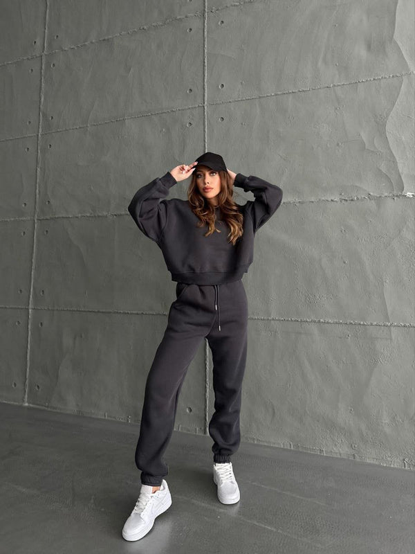 طقم رياضي لون أسود