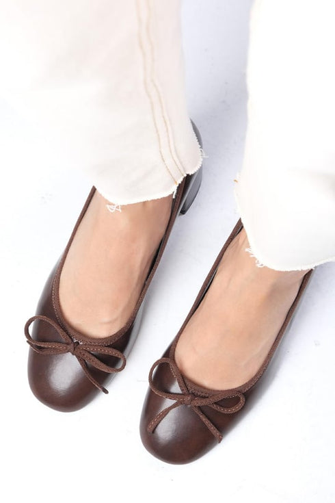 حذاء كعب عالي لون بني