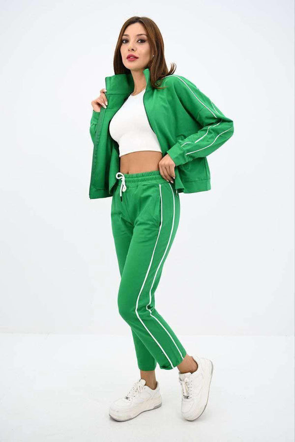 طقم رياضي عملي لون أخضر