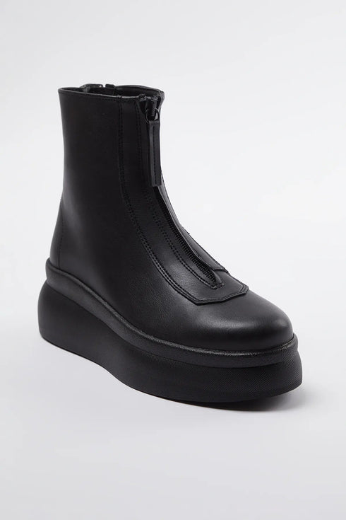 جزمة نسائية لون أسود