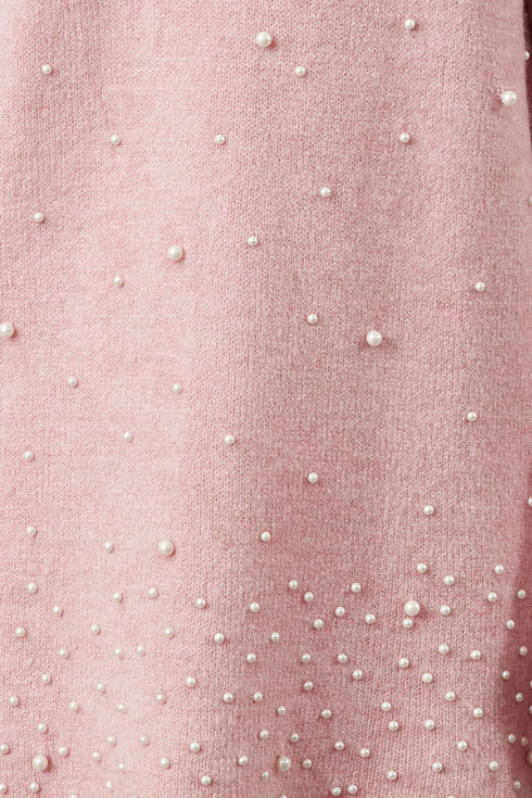 كنزة تريكو بتفاصيل لؤلؤ لون روز