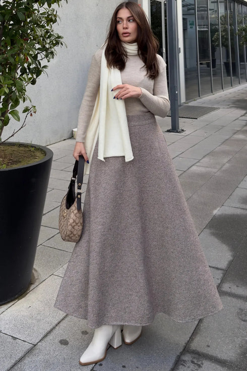 تنورة نسائية طويلة