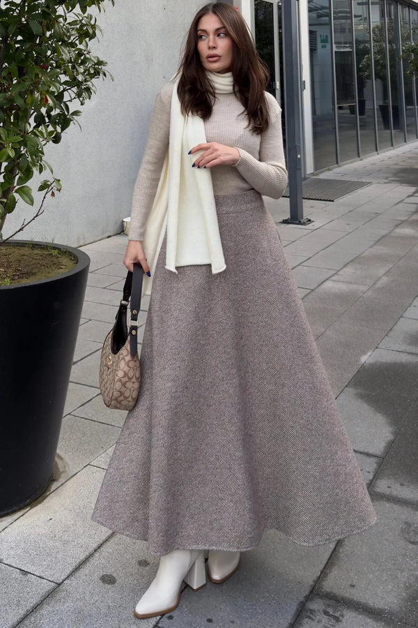 تنورة نسائية طويلة