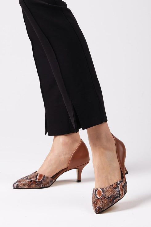 حذاء كعب قصير نقشة تايجر - عسلي