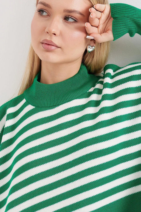 كنزة - تريكو مخططة لون أخضر