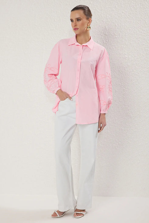 قميص بتفاصيل تطريز على الأكمام - وردي