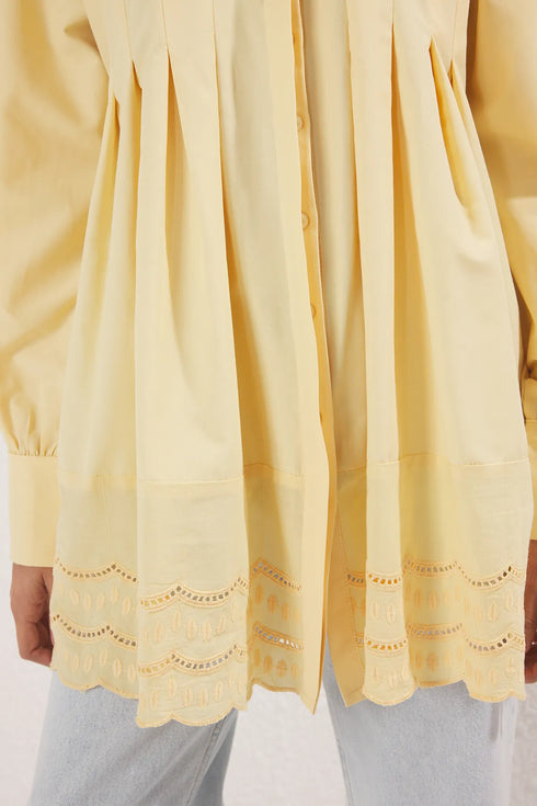 قميص بتفاصيل مطرزة - أصفر