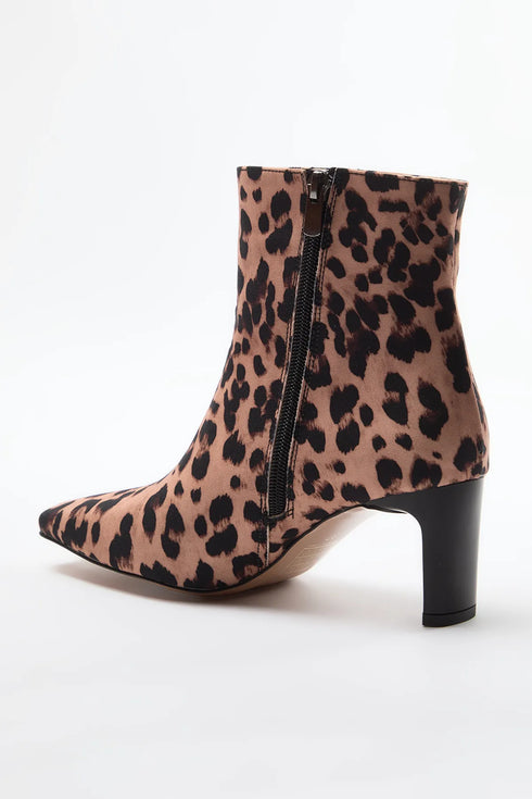 جزمة كعب عالي نقشة تايجر