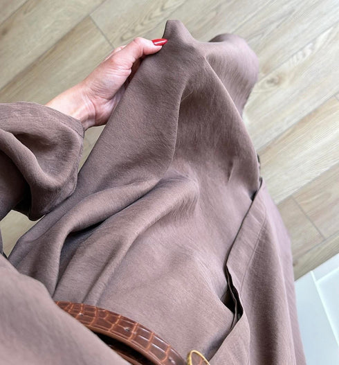 فستان بلون بني مع حزام جلد كاميل