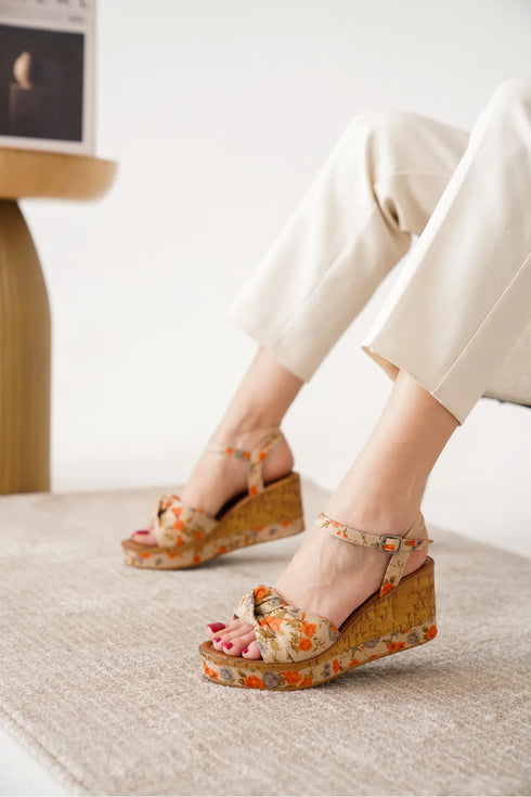 صندل ملون بكعب روكي