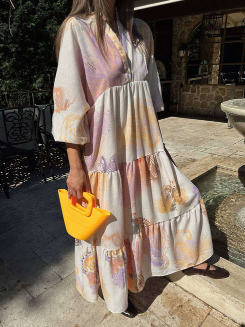 فستان واسع بألوان هادئة وقصة مريحة