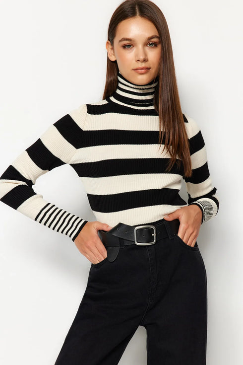 كنزة - تريكو سوداء مخططة