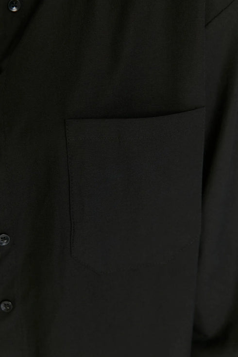 قميص قصّة واسعة باللون الأسود