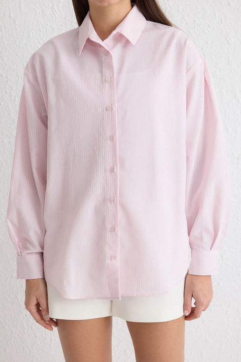قميص مخطط اوفر سايز وردي فاتح