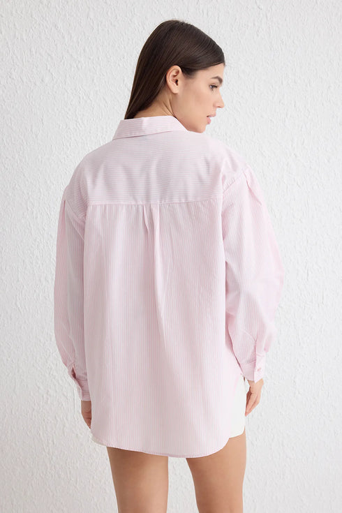 قميص مخطط اوفر سايز وردي فاتح