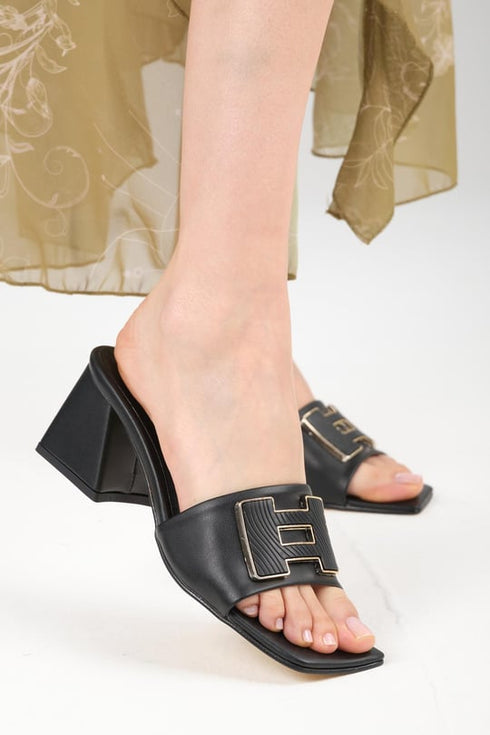 سليبر بإبزيم لون أسود