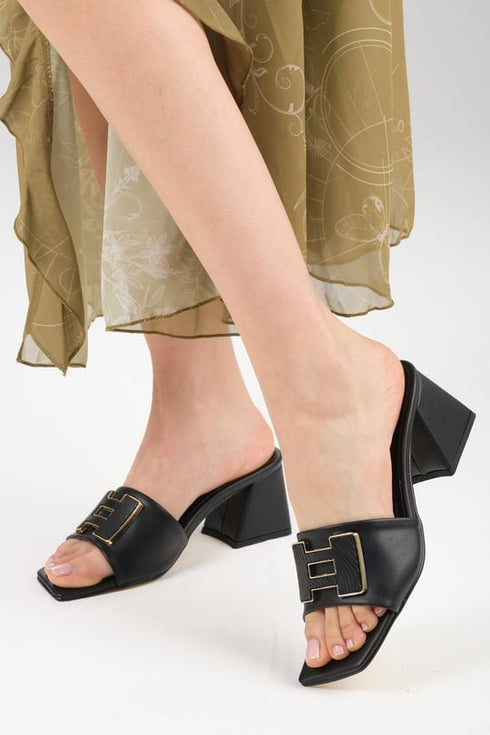 سليبر بإبزيم لون أسود