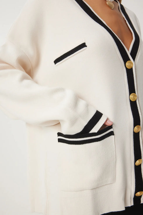 جرزة صوفية باللون الكريمي