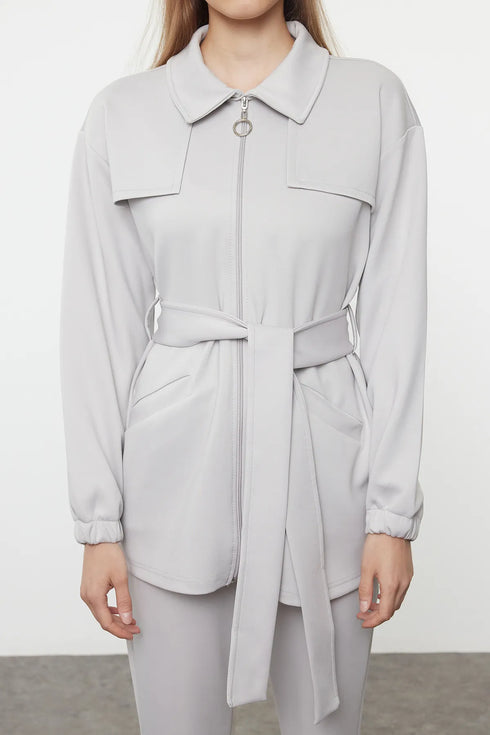 طقم نسائي باللون الرمادي