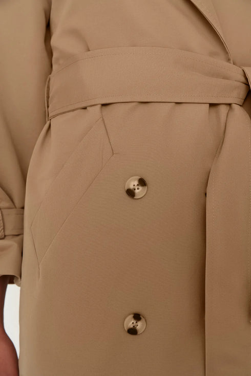 ترانشكوت طويل مع حزام باللون العسلي