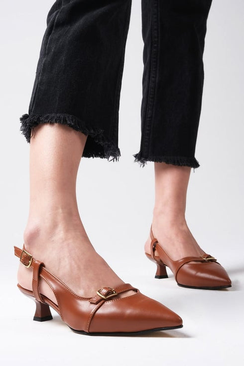 حذاء كعب قصير لون عسلي