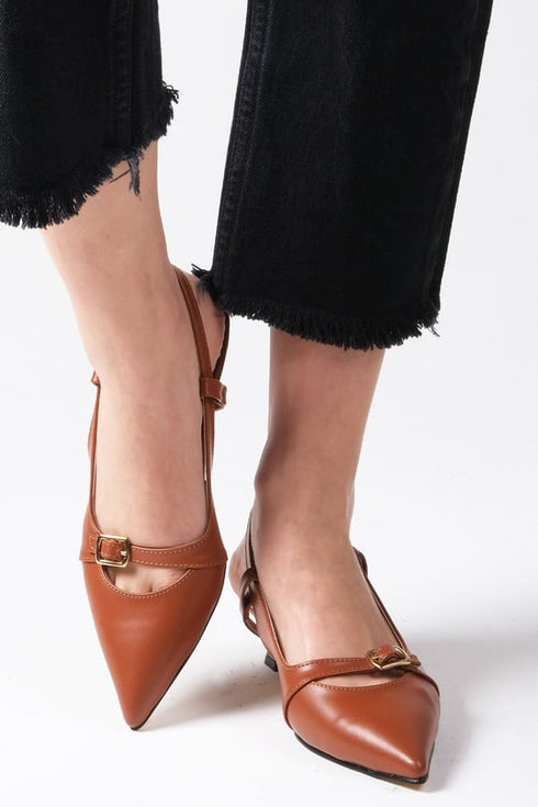 حذاء كعب قصير لون عسلي