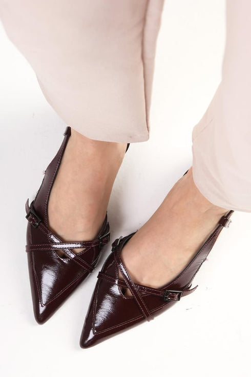 حذاء بكعب قصير من الجلد الحقيقي اللامع باللون البوردو