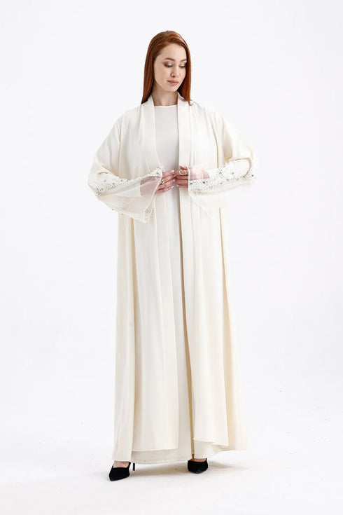 عباية لون أوفوايت بتفاصيل لؤلؤ