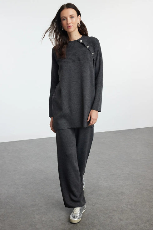 طقم تريكو لون رمادي غامق