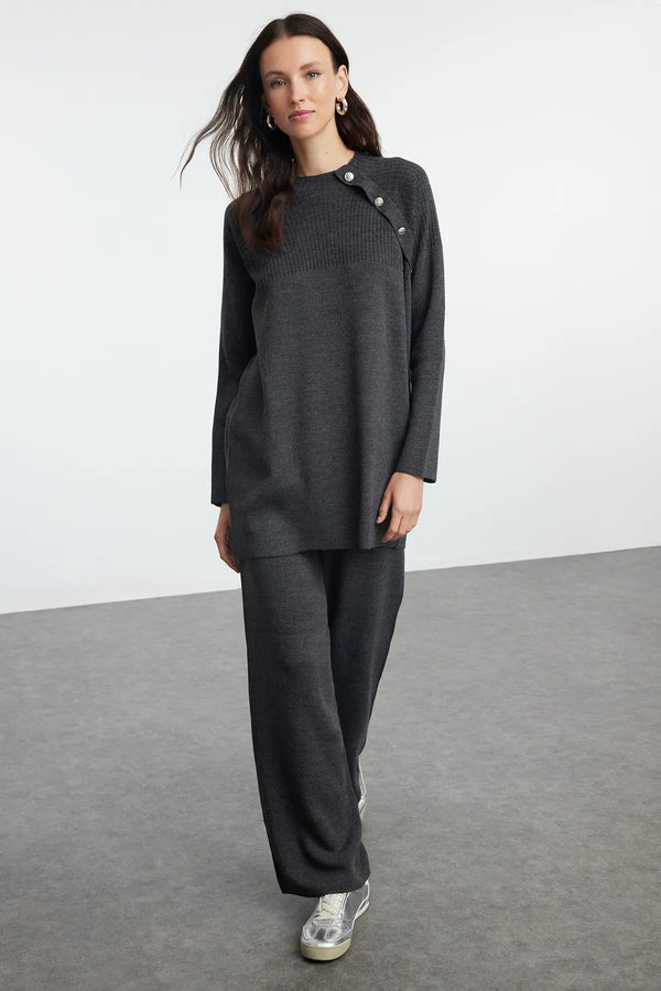 طقم تريكو لون رمادي غامق