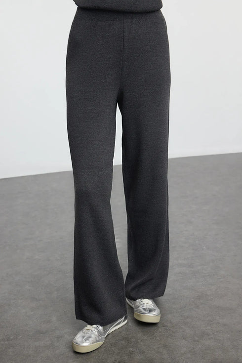 طقم تريكو لون رمادي غامق