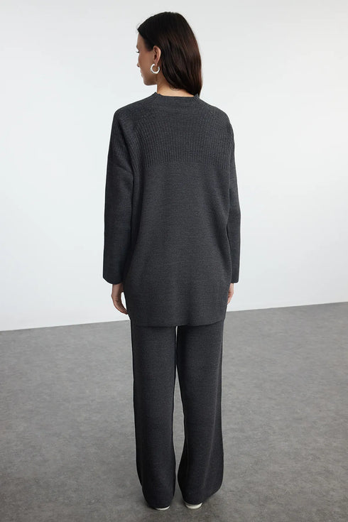 طقم تريكو لون رمادي غامق